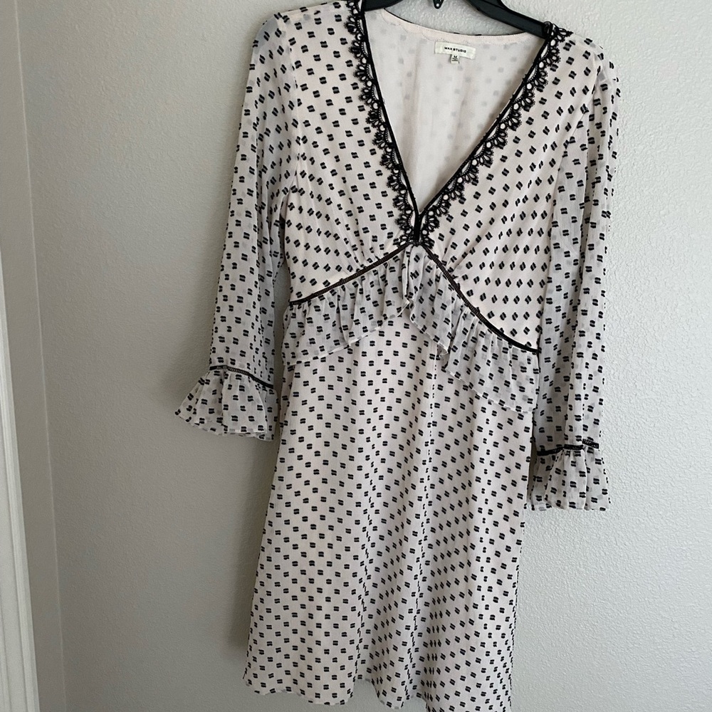 Max Studio Vintage dress. V-neck, Empire Waist Beautiful. Size M
